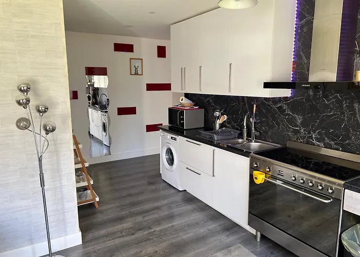 Zenith Stade Parc Expo Palais Des Sports, 2ch 4pers Parking *